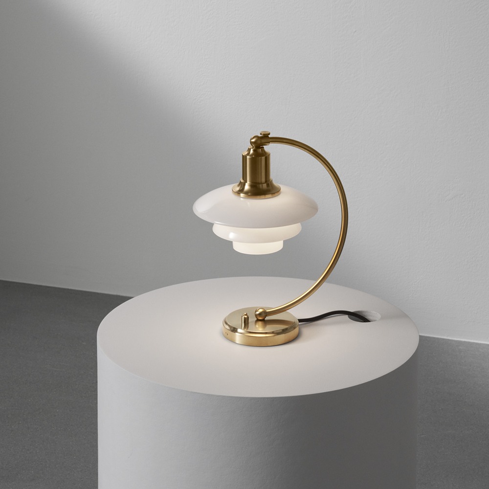 Louis Poulsen PH Luna Table Lamp On.png Louis Poulsen PH Luna Table Lamp On.png