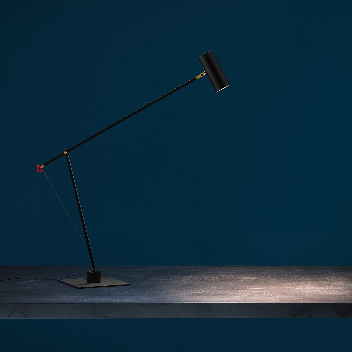 Ettorino-T-black-1-on.png Ettorino-T-black-1-on.png