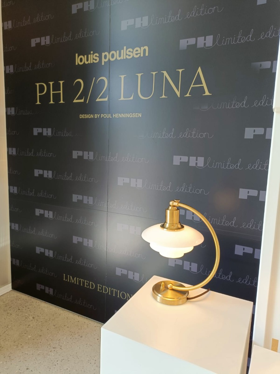 Louis Poulsen PH 2/2 Luna Table Lamp Louis Poulsen PH 2/2 Luna Table Lamp