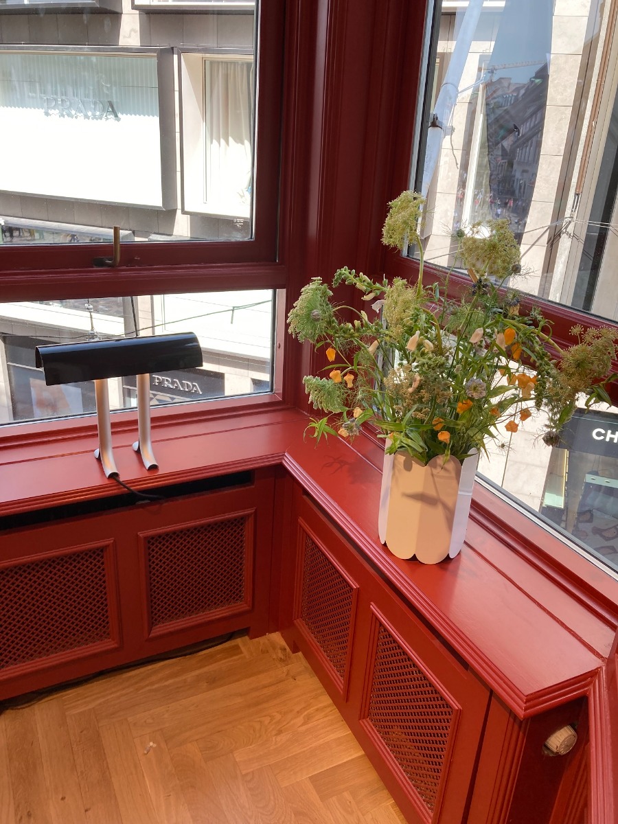 Hay table lamp next to colourful spring flowers