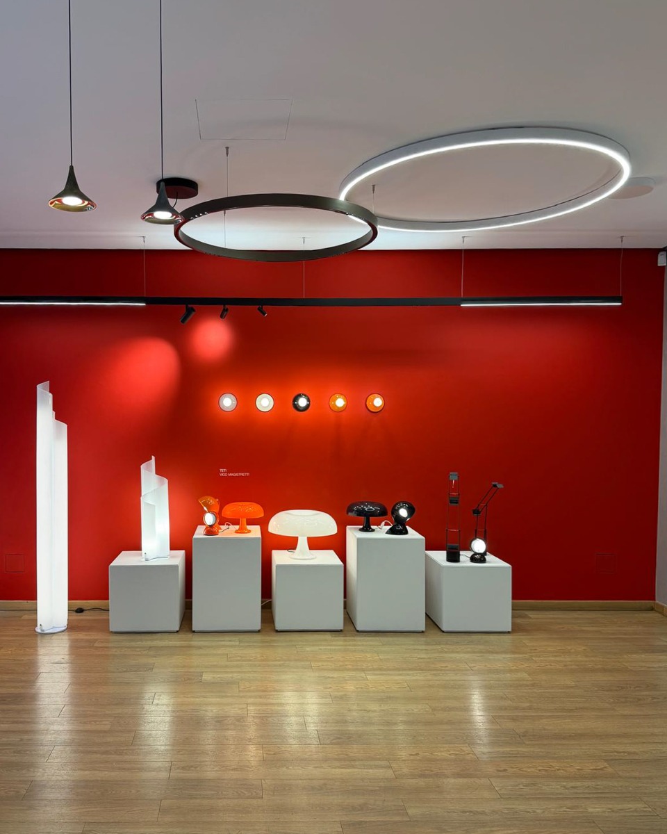 Artemide Tour Display Artemide Tour Display
