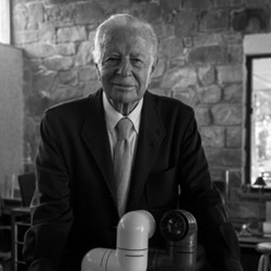 Andre Ricard / Image Credits: Santa & Cole