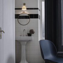 Gubi Bestlite BL7 Wall Light Lifestyle Bathroom