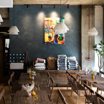 a-emotional light Tempo Vivace in restaurant